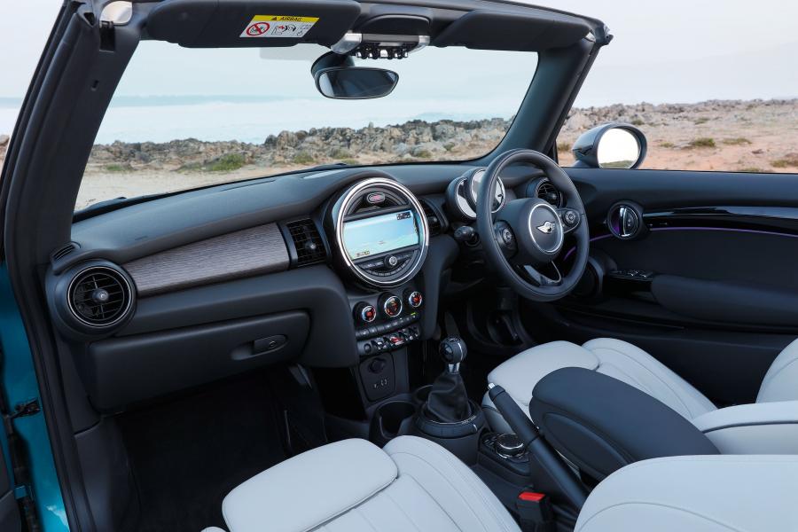  Mini Cooper Cabrio 2016 года  (UK) (фото 27 из 30)
